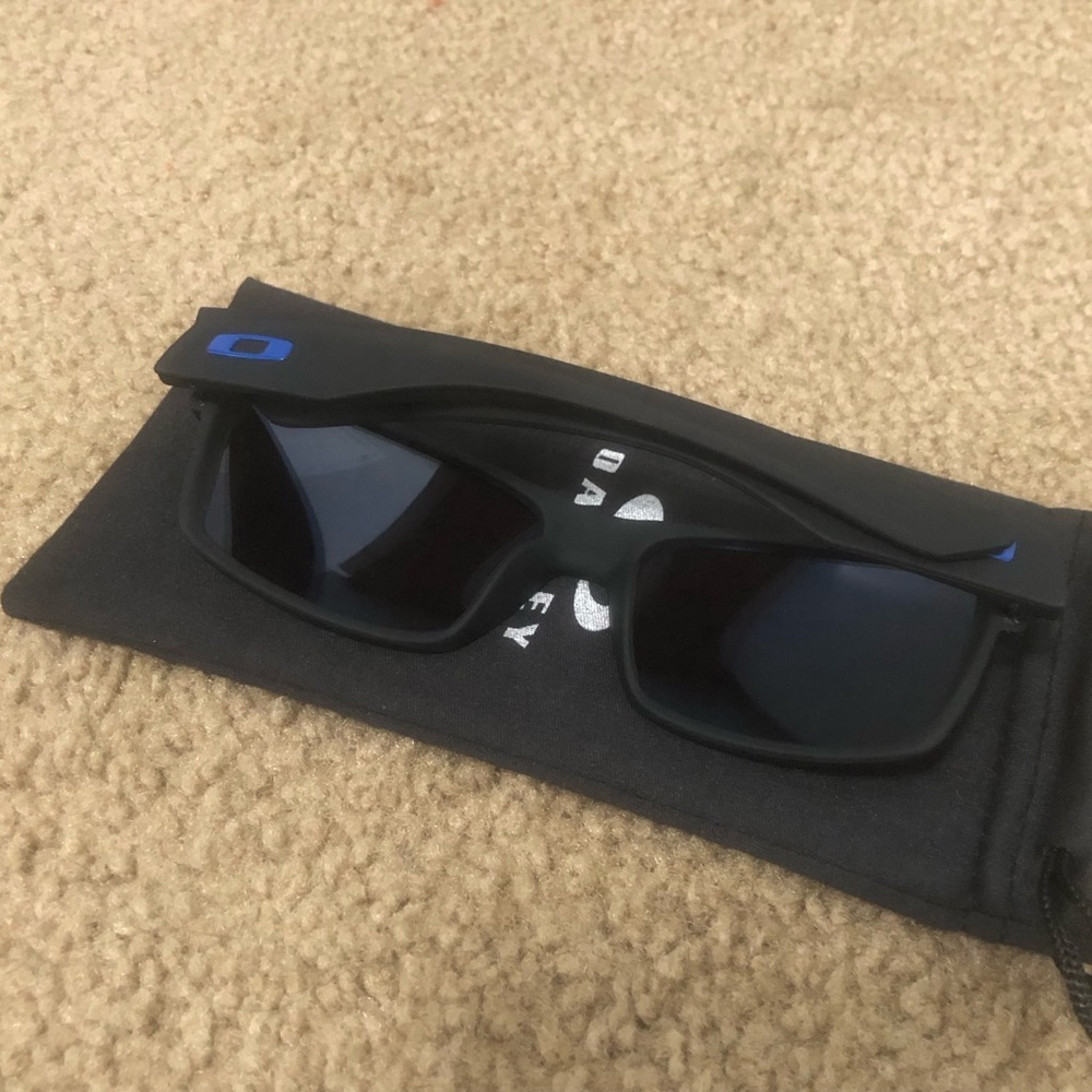 Oakley Two Face Reflective Blue Sunglasses - Picture 8 of 8